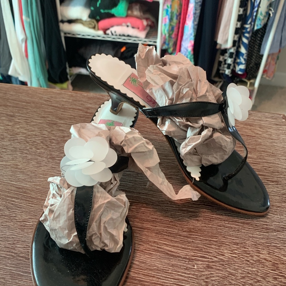 Elegant Black Women's Sandals with a kitty he